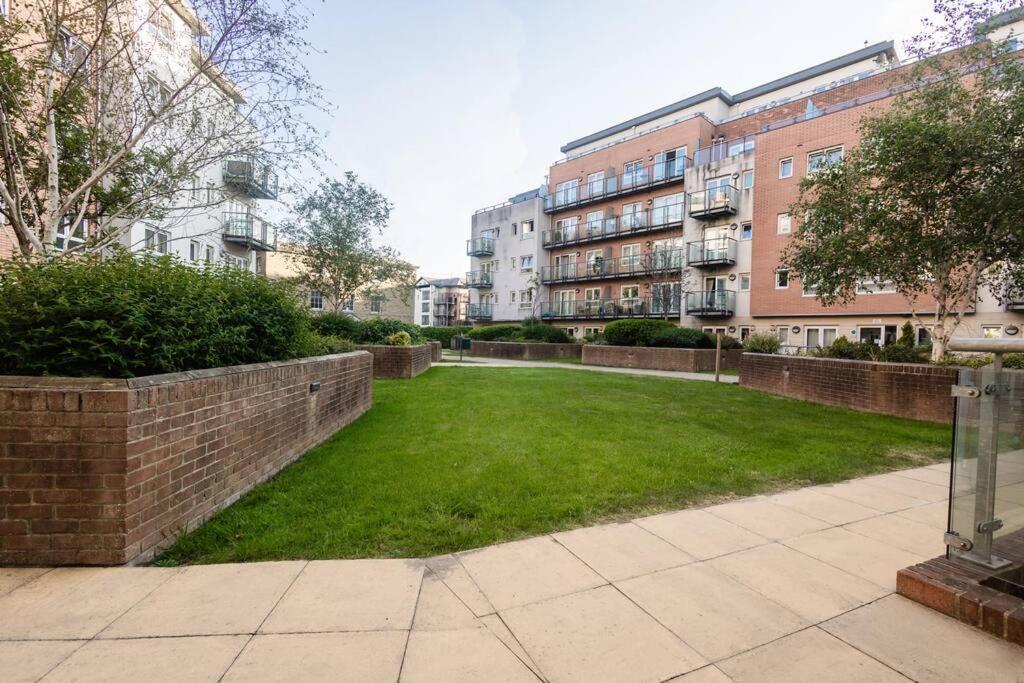 Apartmán Ocean - 2 Bed Flat Sleeps 6 With Gym Access Southampton Exteriér fotografie